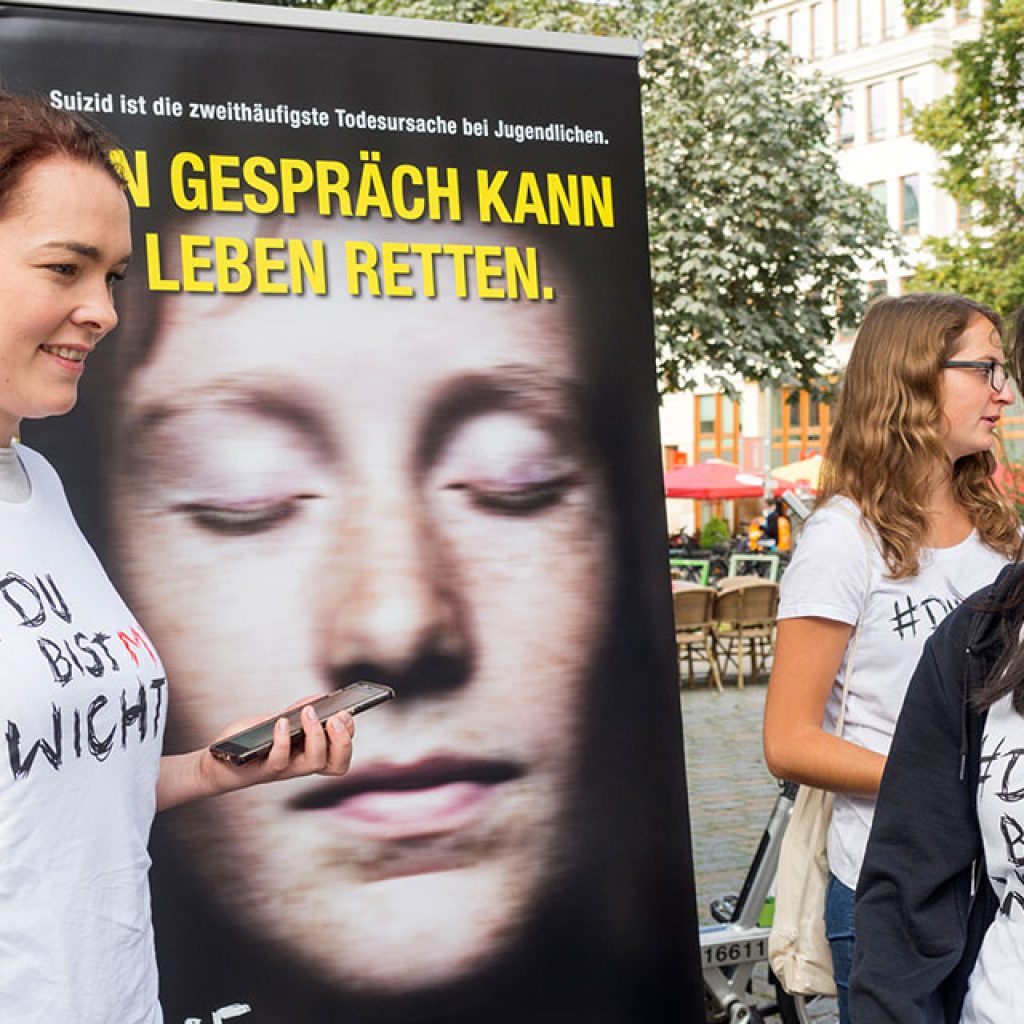 Kerze entzünden für U25 Projekt